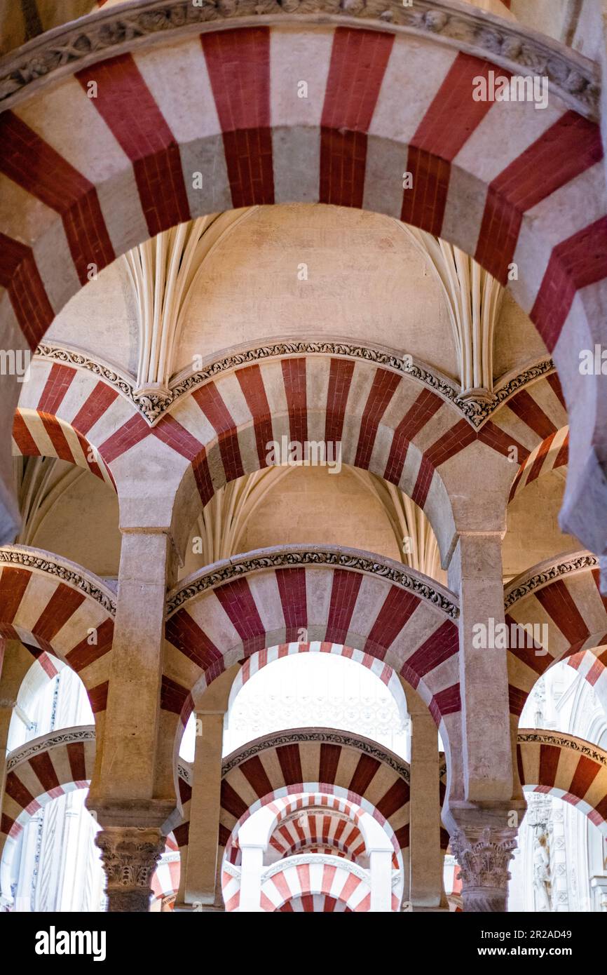 Spanien, Cordoba, Mezquita, auch bekannt als die große Moschee von Cordoba. Innenausstattung mit maurischer Architektur Stockfoto