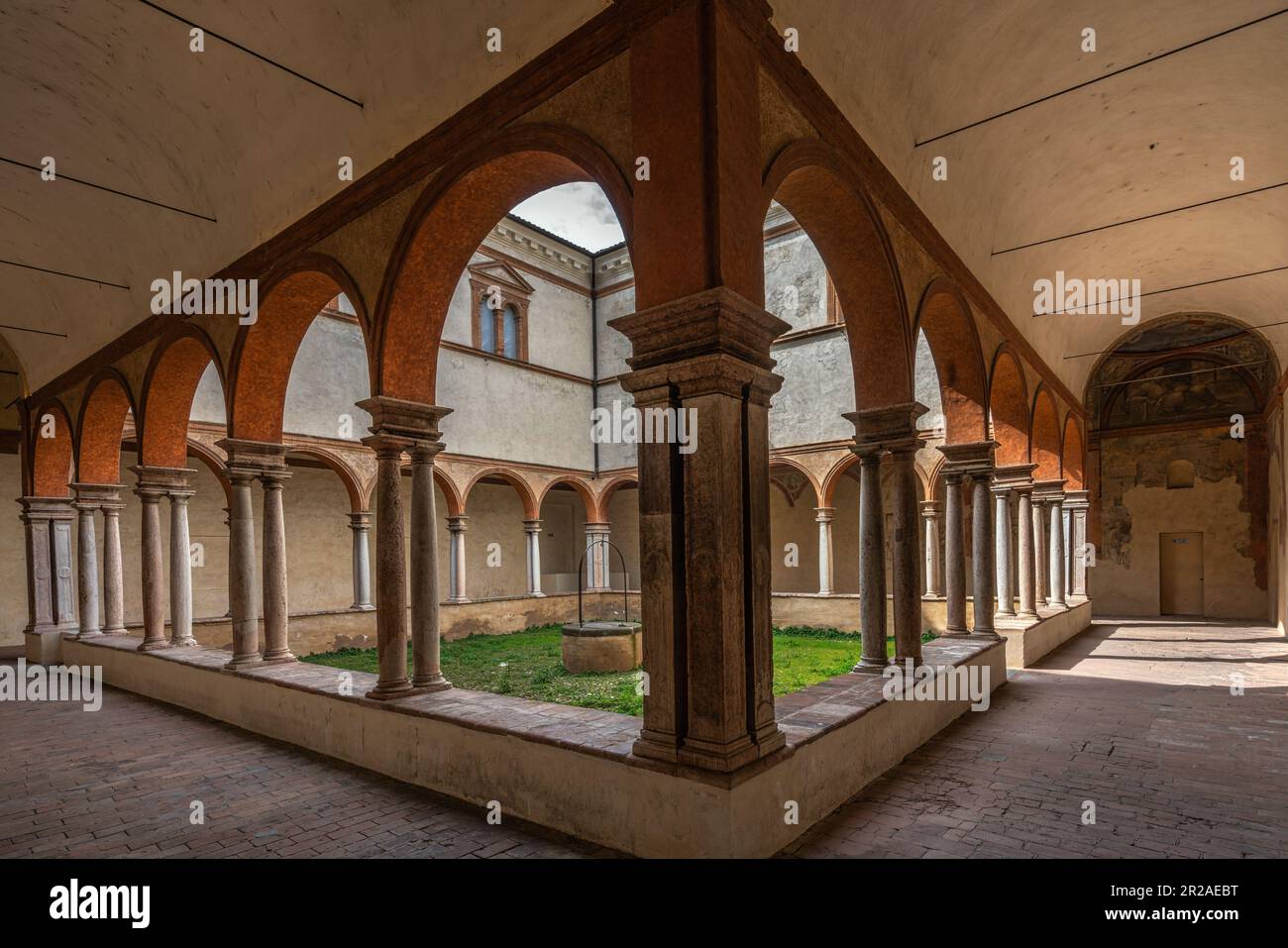 Einblicke in den monumentalen Komplex des Klosters San Pietro in Reggio Emilia. Reggio Emilia, Emilia Romagna, Italien, Europa Stockfoto