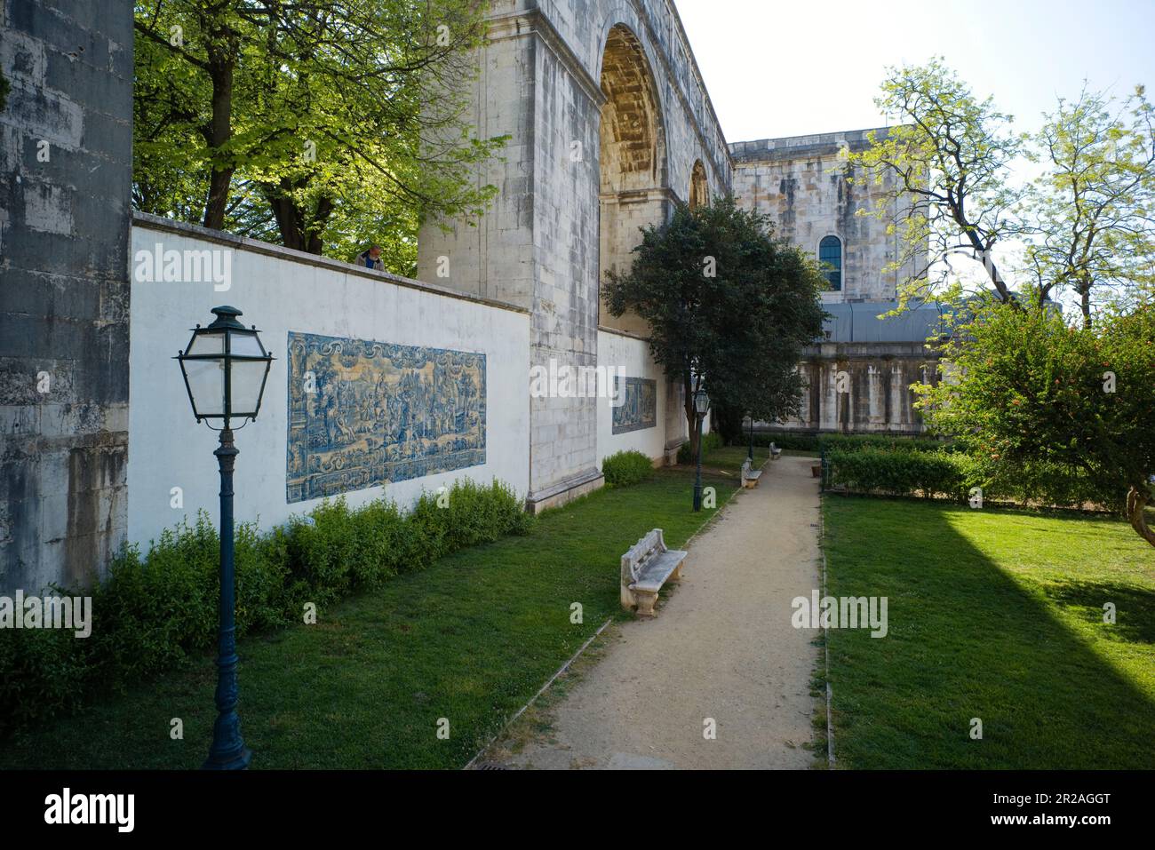 Das Aquädukt in Lissabon am Māe d'Agua-Reservoir in Amoreiras Stockfoto