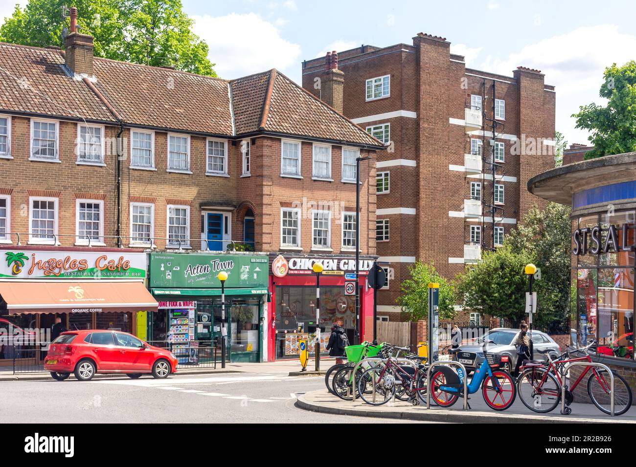 Central Parade, Gunnersbury Lane, Acton Town, Acton, London Borough of Ealing, Greater London, England, Vereinigtes Königreich Stockfoto