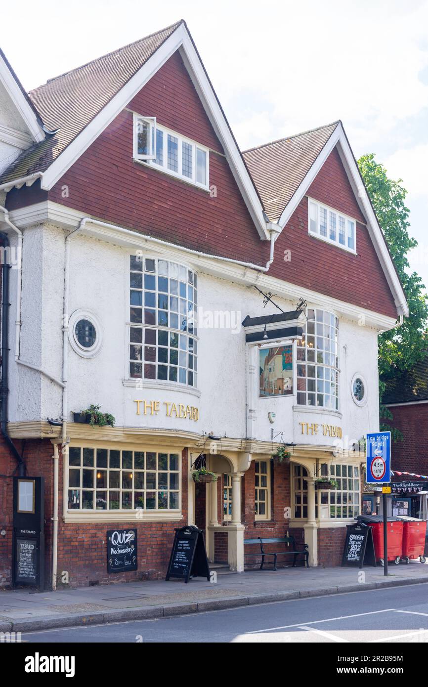 The Tabard Pub, Bath Road, Chiswick, London Borough of Hounslow, Greater London, England, Vereinigtes Königreich Stockfoto