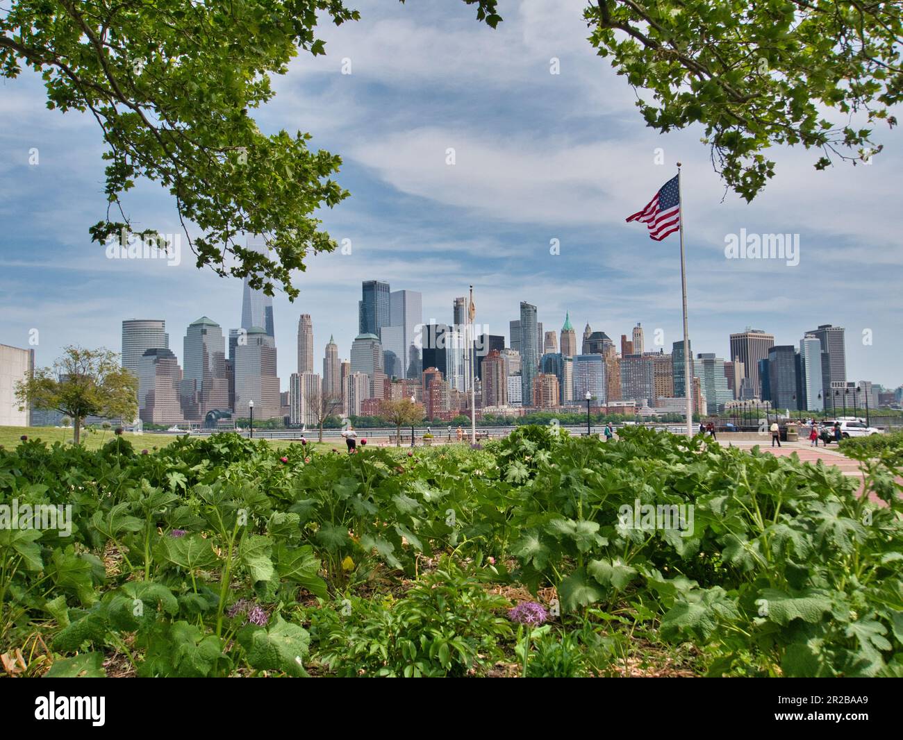 Blick auf die Skyline von New York City vom Liberty State Park in Jersey City, NJ Morris Pesin Drive Hudson County Stockfoto
