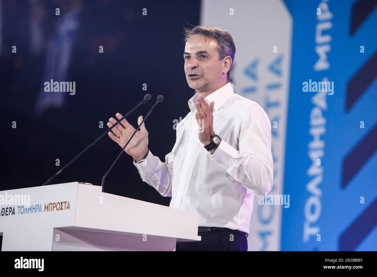 Thessaloniki, Griechenland. 18. Mai 2023. Der griechische Ministerpräsident und Führer der Neuen Demokratie Kyriakos Mitsotakis hält während eines Wahlkampfs in der griechischen Stadt Thessaloniki eine Rede. In Griechenland finden am 21. Mai Parlamentswahlen statt. (Kreditbild: © Giannis Papanikos/ZUMA Press Wire) NUR REDAKTIONELLE VERWENDUNG! Nicht für den kommerziellen GEBRAUCH! Stockfoto