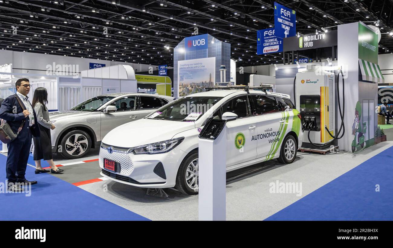 Bangkok, Thailand. 18. Mai 2023. Stand für autonome Fahrzeuge auf der Future Energy Asia Exhibition 2023 im Queen Sirikit National Convention Center. Future Mobility Asia Exhibition & Conference 2023 ist eine globale jährliche Ausstellung und Konferenz in Bangkok, Thailand, die sich der Förderung zukünftiger Energielösungen in Asien und weltweit widmet. Kredit: SOPA Images Limited/Alamy Live News Stockfoto