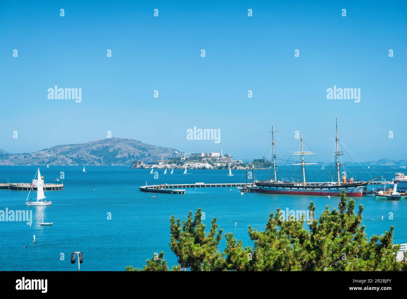 San Francisco Bay mit Alcatraz Island in San Francisco, Kalifornien, USA. Stockfoto