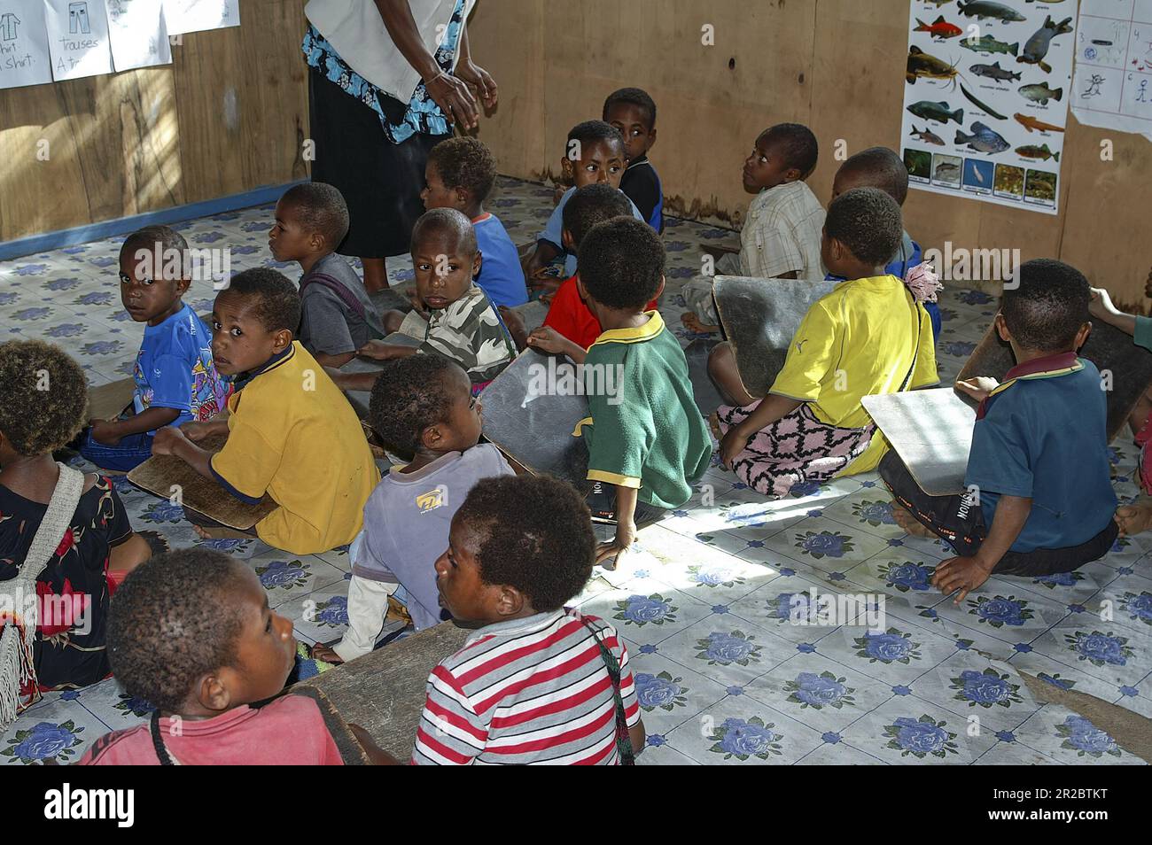 Papua-Neuguinea; östliche Highlands; Goroka; Namta (Mefenga); Papuanische Schüler im Klassenzimmer einer Schule im Busch; Papua-Schüler im Klassenzimmer Stockfoto