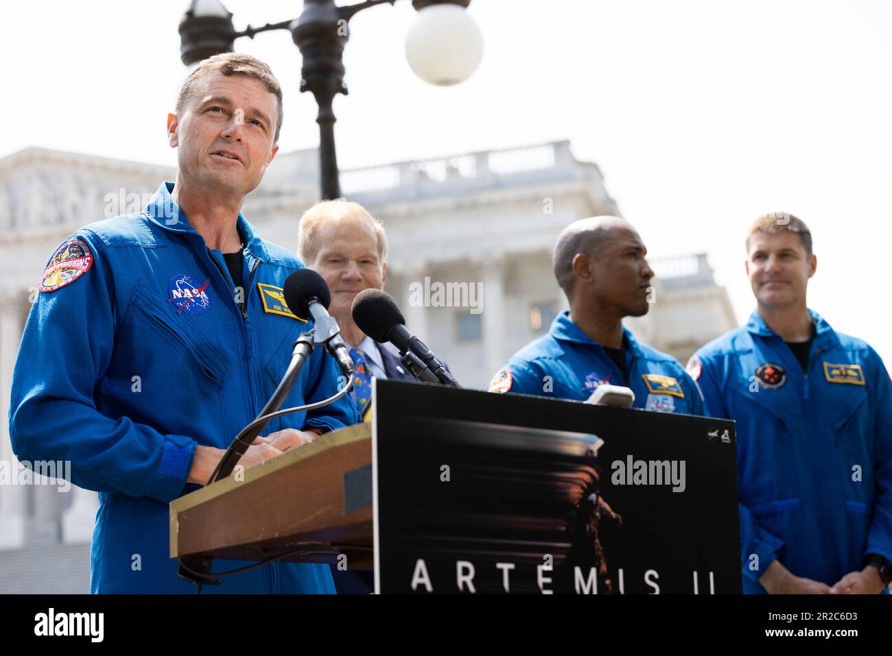Der NASA-Astronaut Reid Wiseman spricht am Donnerstag, den 18. Mai 2023, über die NASA-Mission Artemis II vor dem Kapitol in Washington, DC. Kredit: Julia Nikhinson/CNP/MediaPunch Stockfoto