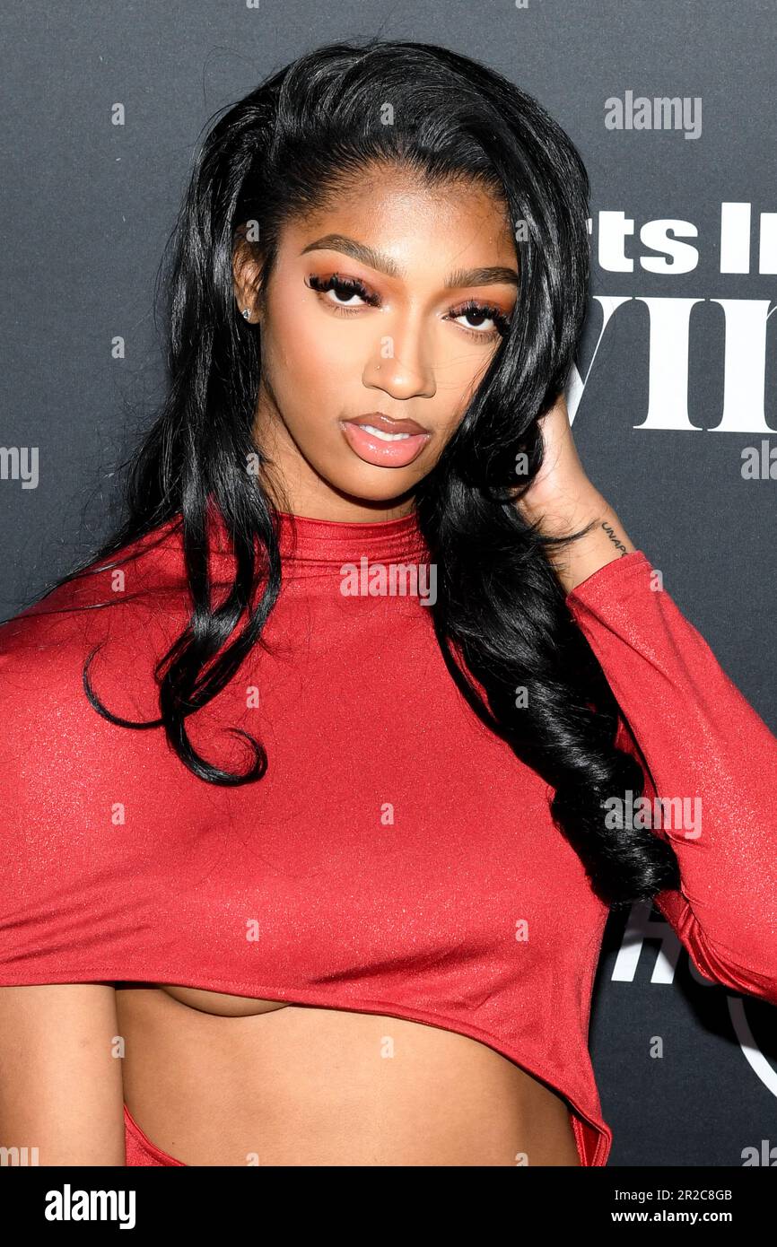 New York, USA. 18. Mai 2023. Angel Reese läuft am 18. Mai 2023 auf dem roten Teppich auf der 2023 Sports Illustrated Swimsuit Issue Launch Party im Hard Rock Hotel Times Square in New York, NY. (Foto: Efren Landaos/Sipa USA) Guthaben: SIPA USA/Alamy Live News Stockfoto