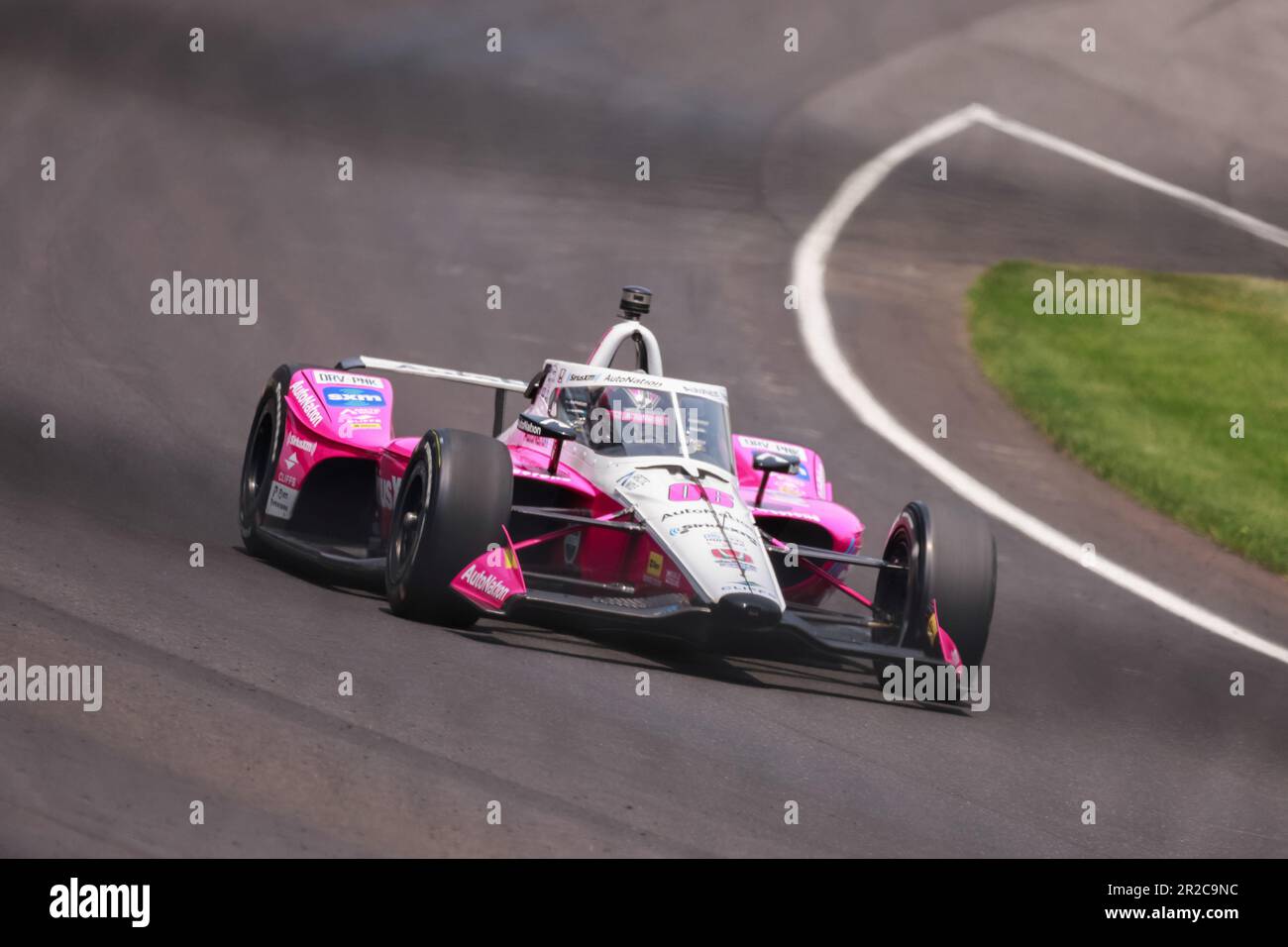 Indianapolis, Usa. 18. Mai 2023. IndyCar-Fahrer Helio Castroneves (06) trainiert für den 2023 Indy 500 auf dem Indianapolis Motor Speedway in Indianapolis. Kredit: SOPA Images Limited/Alamy Live News Stockfoto