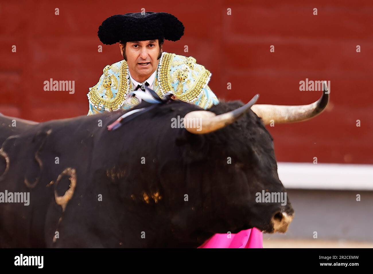 Madrid, Spanien. 18. Mai 2023. Der spanische Stierkämpfer Jose Antonio Morante de la Puebla wurde während des achten Stierkampfs der San Isidro Messe in der Stierkampfarena Las Ventas in Madrid gesehen. Die jährliche Messe San Isidro feiert Madrids schutzpatron. Es ist auch der Beginn der Stierkampfsaison in Madrid. Kredit: SOPA Images Limited/Alamy Live News Stockfoto