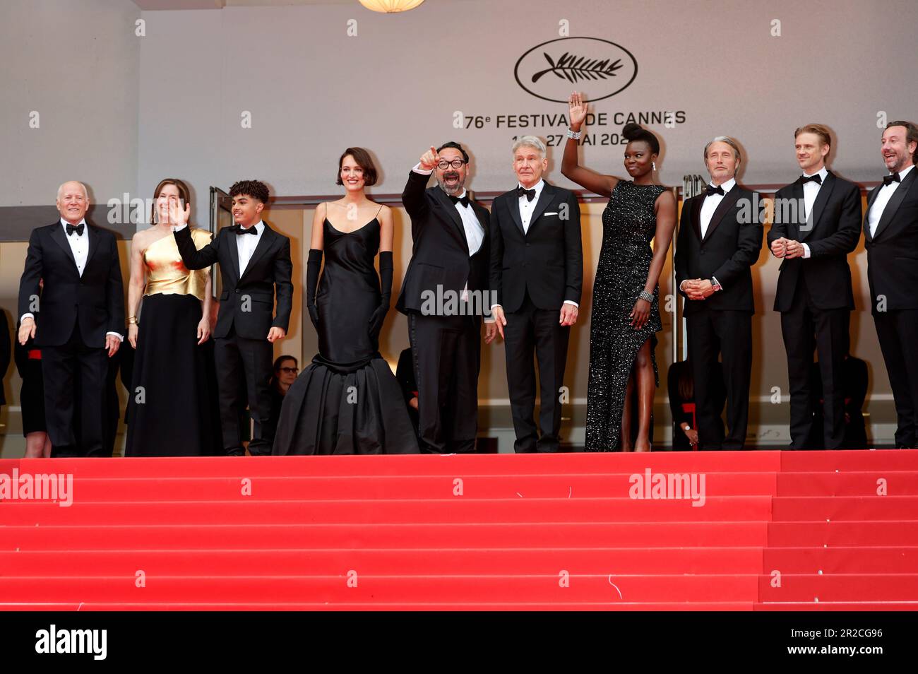 Frank Marshall, Kathleen Kennedy, Ethann Isidore, Phoebe Waller-Bridge, James Mangold, Harrison Ford, Shaunette Renee Wilson, Boyd Holbrook, Mads Mikkelson und Simon Emanual bei der Premiere des Kinofilms „Indiana Jones and the Dial of Destiny / Indiana Jones und das Rad des Schicksals“ auf dem Festival de Cannes 2023 / 76. Internationale Filmfestspiele von Cannes im Palais des Festivals. Cannes, 18.05.2023 Stockfoto