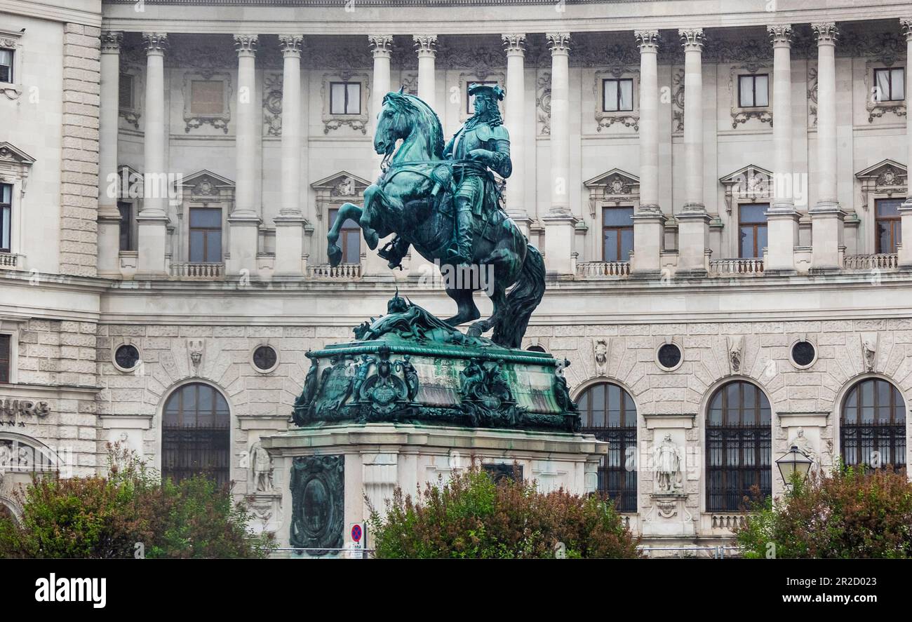 Wien, Österreich - Mai 2023: Statue von Prinz Eugen, Prinz Eugen-Reiterstatue am Heldenplatz vor dem barocken Hofburg Stockfoto