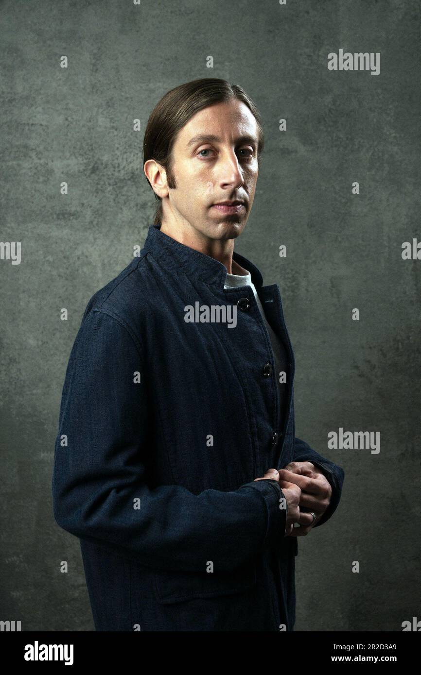 SIMON HELBERG in AS THESE US (2022), Regie von MAYIM BIALIK. Kredit: Yale Productions/Album Stockfoto