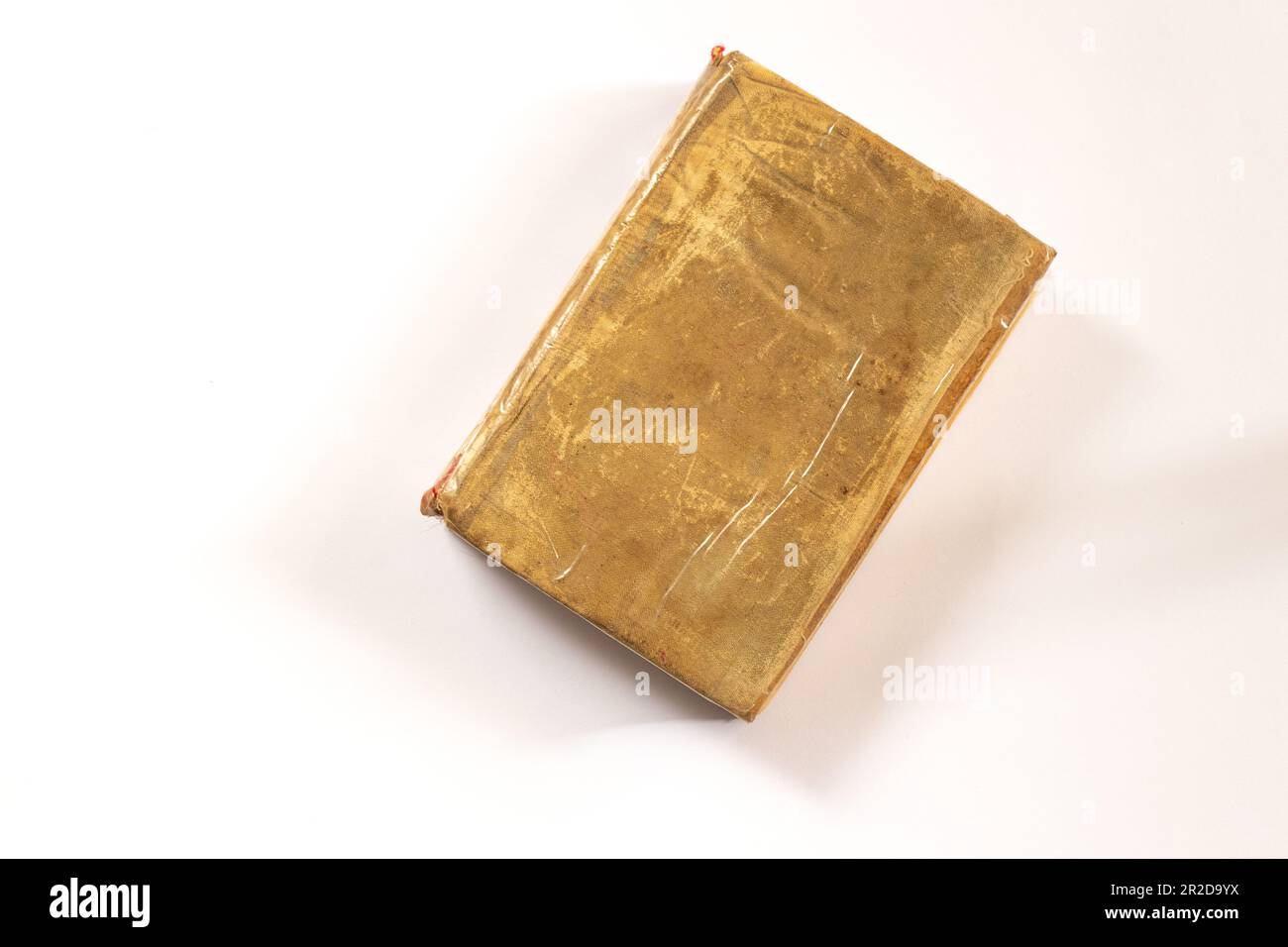 Altes Buch auf weißem Hintergrund, Draufsicht Stockfoto