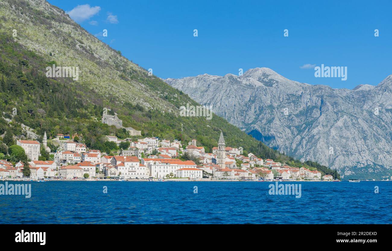 Historische Stadt Perast an der berühmten Bucht von Kotor, Montenegro, Südeuropa Stockfoto