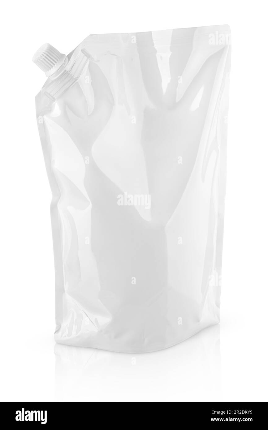 Blanker glänzender weißer Programmbeutel mit Kappe oder Stehtasche, isoliert auf weiß, mit Beschneidungspfad Stockfoto