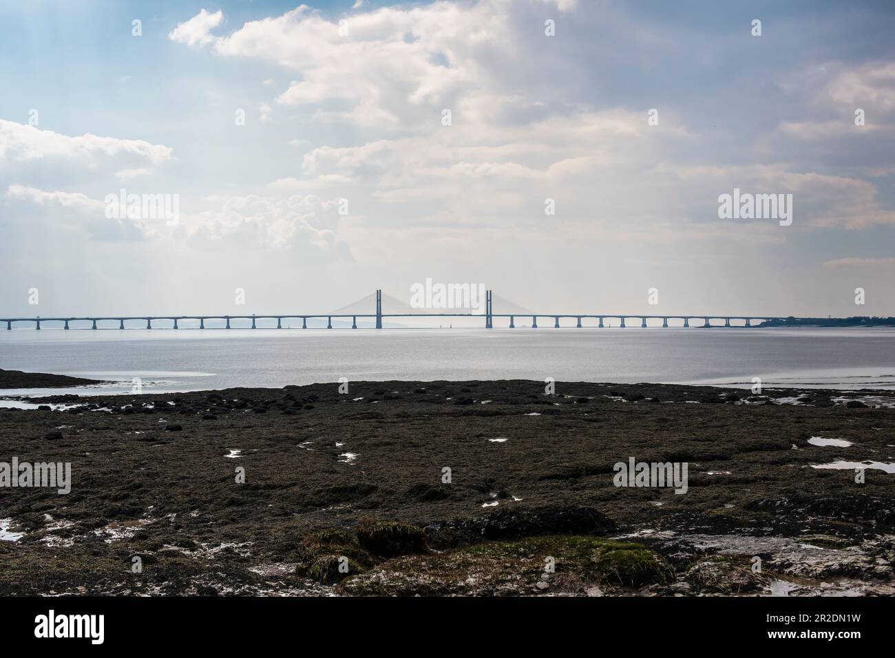 Severn Mündung mit der Prince of Wales Bridge oder der Second Severn Crossing Bridge zwischen England Wales UK Stockfoto