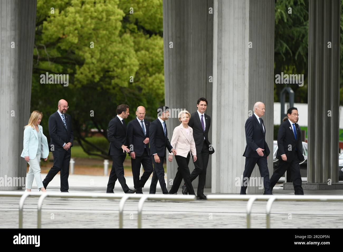 Hiroshima, Japan. 19. Mai 2023. Führer der Gruppe der Sieben, G7, besuchen Sie den Friedenspark am Freitag, 19. Mai 2023. Die Mitglieder der G7 - USA, Kanada, Frankreich, Deutschland, Japan, Das Vereinigte Königreich und Italien treffen sich am Donnerstag in der japanischen Stadt Hiroshima zu einem jährlichen Gipfel. Die führenden Politiker werden sich auf Russlands Krieg gegen die Ukraine, Chinas aufstrebende Macht und Einfluss, nukleare Abrüstung, künstliche Intelligenz, Klimawandel und wirtschaftliche Sicherheit konzentrieren. Foto von G7 Hiroshima Summit/UPI Credit: UPI/Alamy Live News Stockfoto