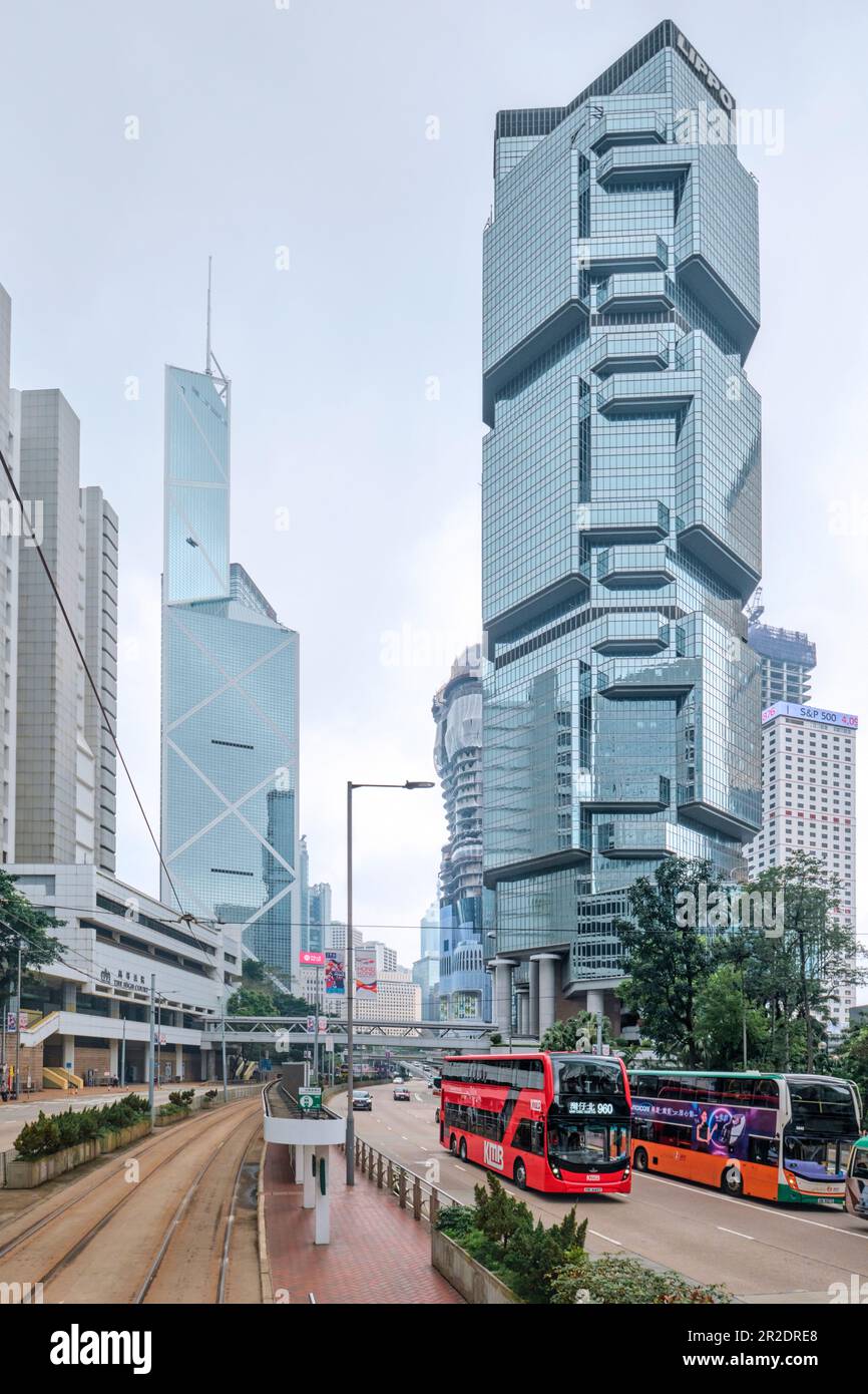 Hongkong, China - April 10 2023: Lippo Centre and Bank of China Building, Queensway Road, Downtown Stockfoto