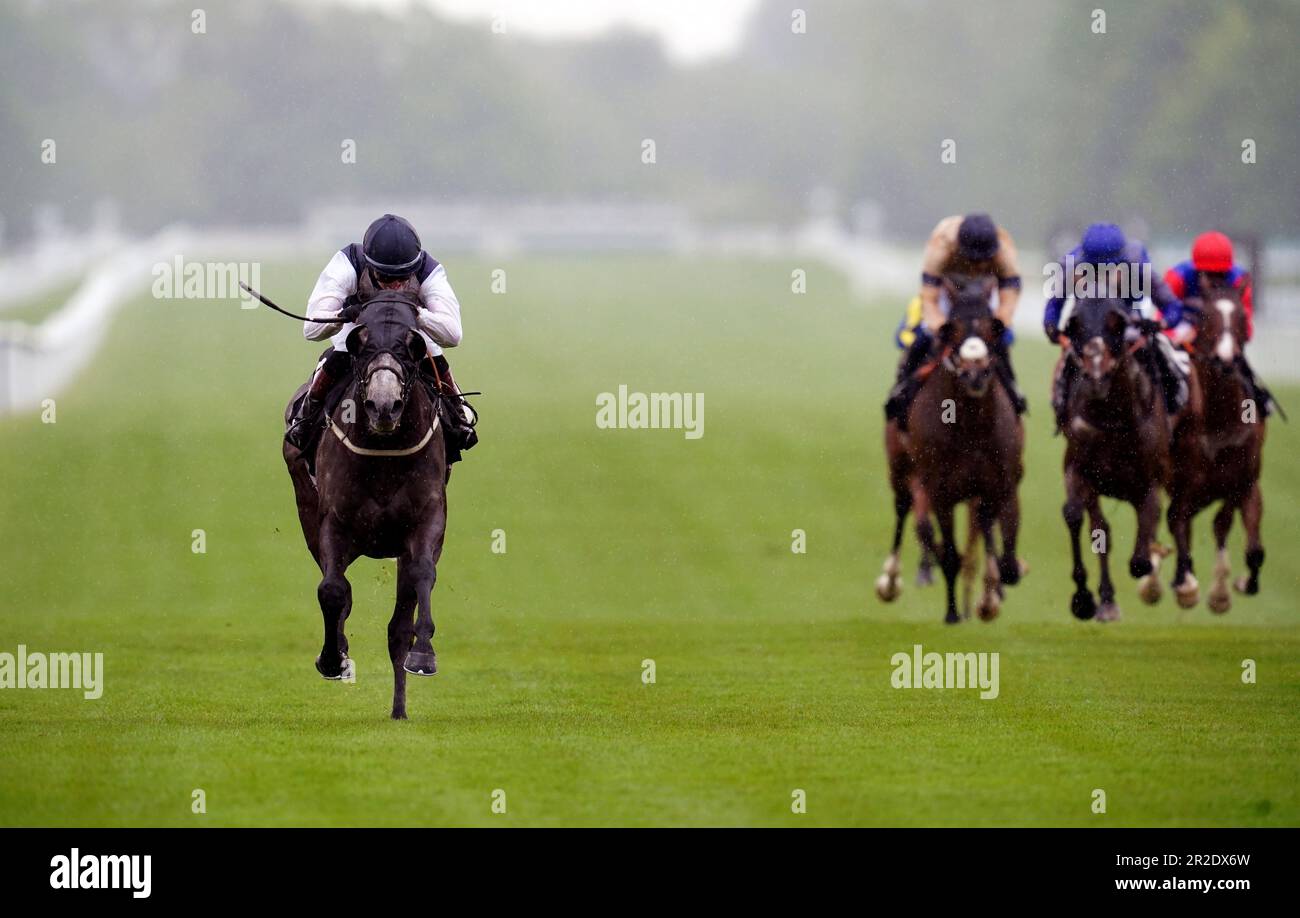 Mabre reitete Olivia Tubb auf dem Weg zum Starlight Apprentice Handicap auf der Newbury Racecourse, Berkshire. Foto: Freitag, 19. Mai 2023. Stockfoto