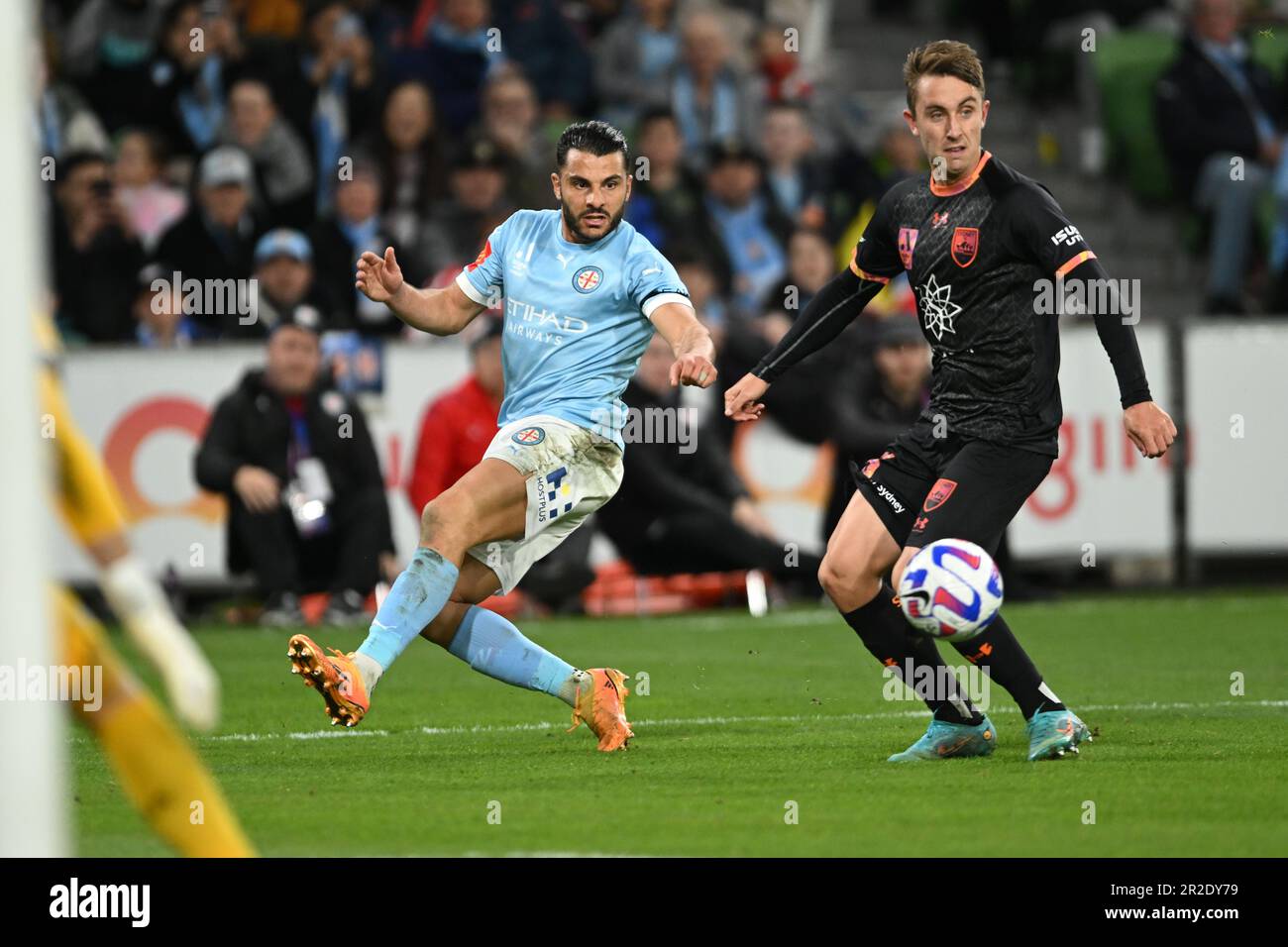 Melbourne, Australien. 19. Mai 2023, Isuzu UTE A-League Finals Series, Melbourne City gegen Sydney FC. Abbildung: Andrew Nababout gibt den Ball in die Sydney Box im AAMI Park von Melbourne. Kredit: Karl Phillipson/Alamy Live News Stockfoto