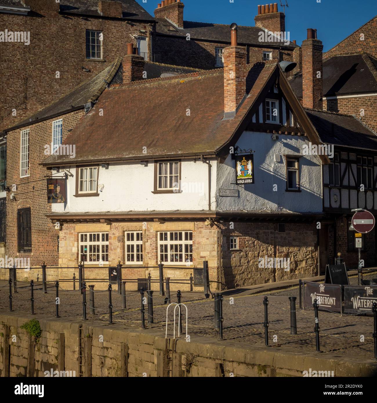 King's Arms Pub am Ufer des Flusses. Nach York Stockfoto