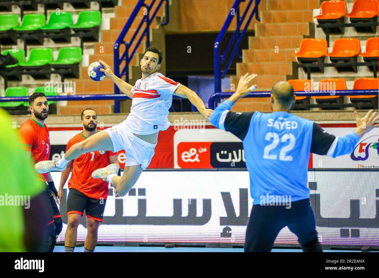 Das 2023. Spiel der afrikanischen Handball-Konföderation für Männer zwischen Zamalek und dem Sporting Club in Kairo, Ägypten. Kredit: Mehrheit World CIC/Alamy Live News Stockfoto