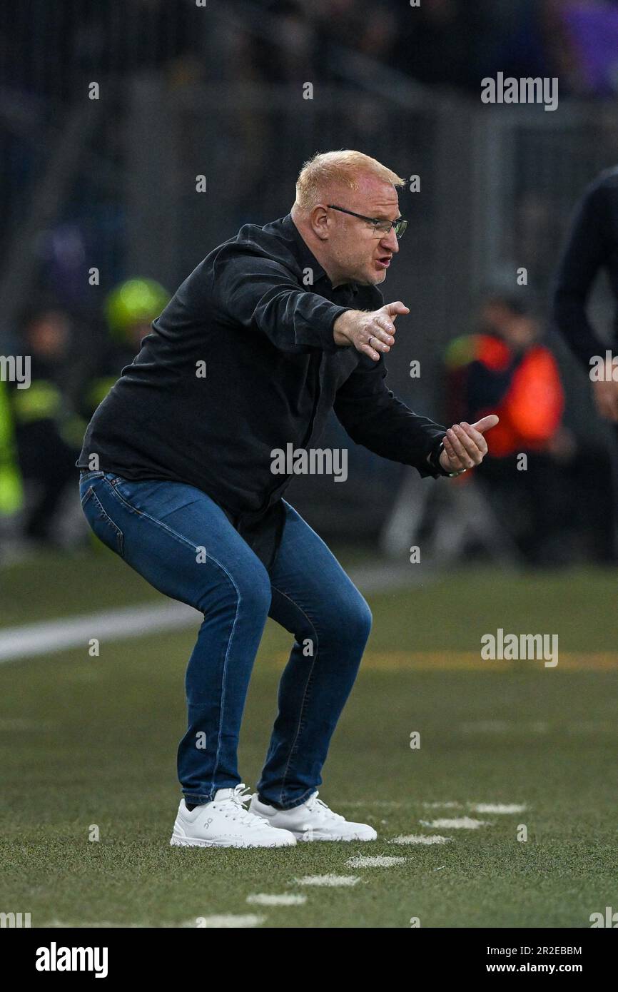 Cheftrainer Heiko Vogel (Basel) beim Halbfinale der UEFA Conference League mit 2. Beinen zwischen dem FC Basel und der ACF Fiorentina in St. Jackob Park Stadium - Basel, Schweiz Fußball (Cristiano Mazzi/SPP) Guthaben: SPP Sport Press Photo. Alamy Live News Stockfoto