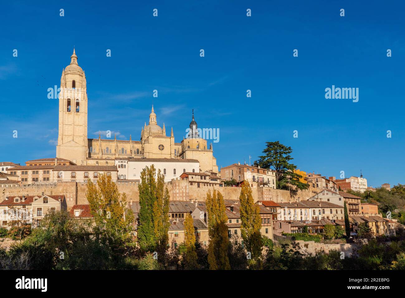 Kathedrale von Segovia - die römisch-katholische Kathedrale im gotischen Stil befindet sich auf dem Platz Plaza Mayor der Stadt Segovia Stockfoto