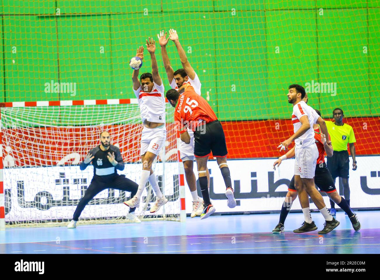 Das 2023. Spiel der afrikanischen Handball-Konföderation für Männer zwischen Zamalek und dem Sporting Club in Kairo, Ägypten. Kredit: Mehrheit World CIC/Alamy Live News Stockfoto