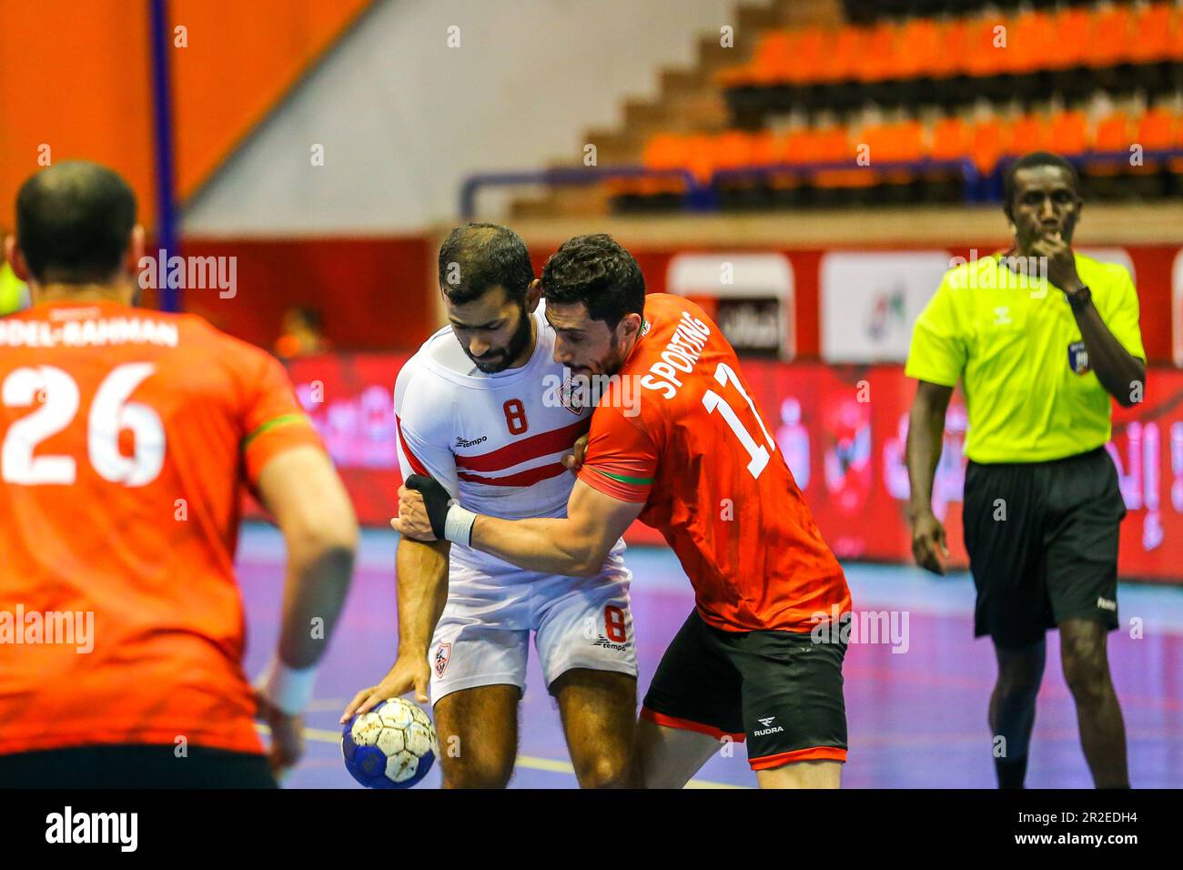 Das 2023. Spiel der afrikanischen Handball-Konföderation für Männer zwischen Zamalek und dem Sporting Club in Kairo, Ägypten. Kredit: Mehrheit World CIC/Alamy Live News Stockfoto