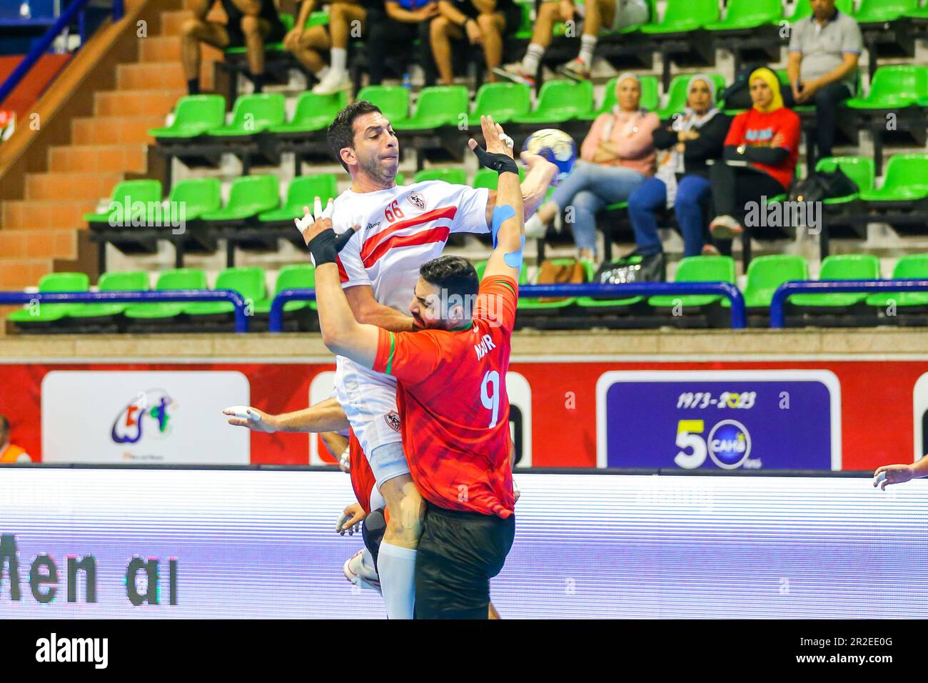 Das 2023. Spiel der afrikanischen Handball-Konföderation für Männer zwischen Zamalek und dem Sporting Club in Kairo, Ägypten. Stockfoto