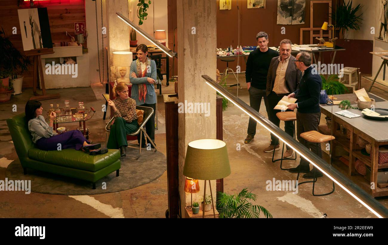 FELE MARTINEZ, JUAN CARLOS VELLIDO, MALENA ALTERIO, ALEXANDRA JIMENEZ, ANTONIO PAGUDO UND EVA UGARTE IN BAJO TERAPIA (2023) UNTER DER LEITUNG VON GERARDO HERRERO. Kredit: TORNASOL-FILME/Album Stockfoto