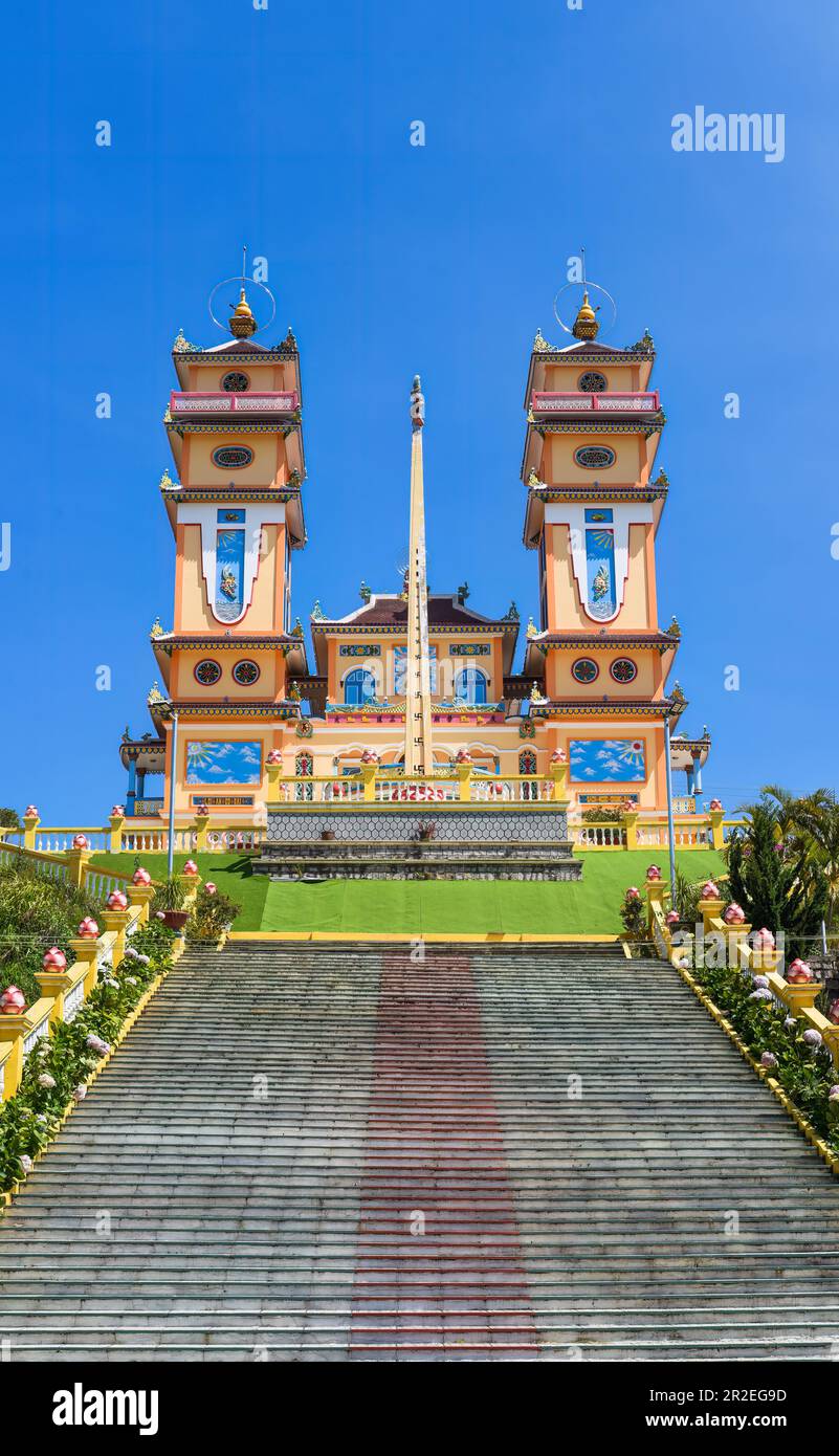 Da Lat, Vietnam - 10. Februar 2023: Cao Dai Tempel von Da Lat Stockfoto