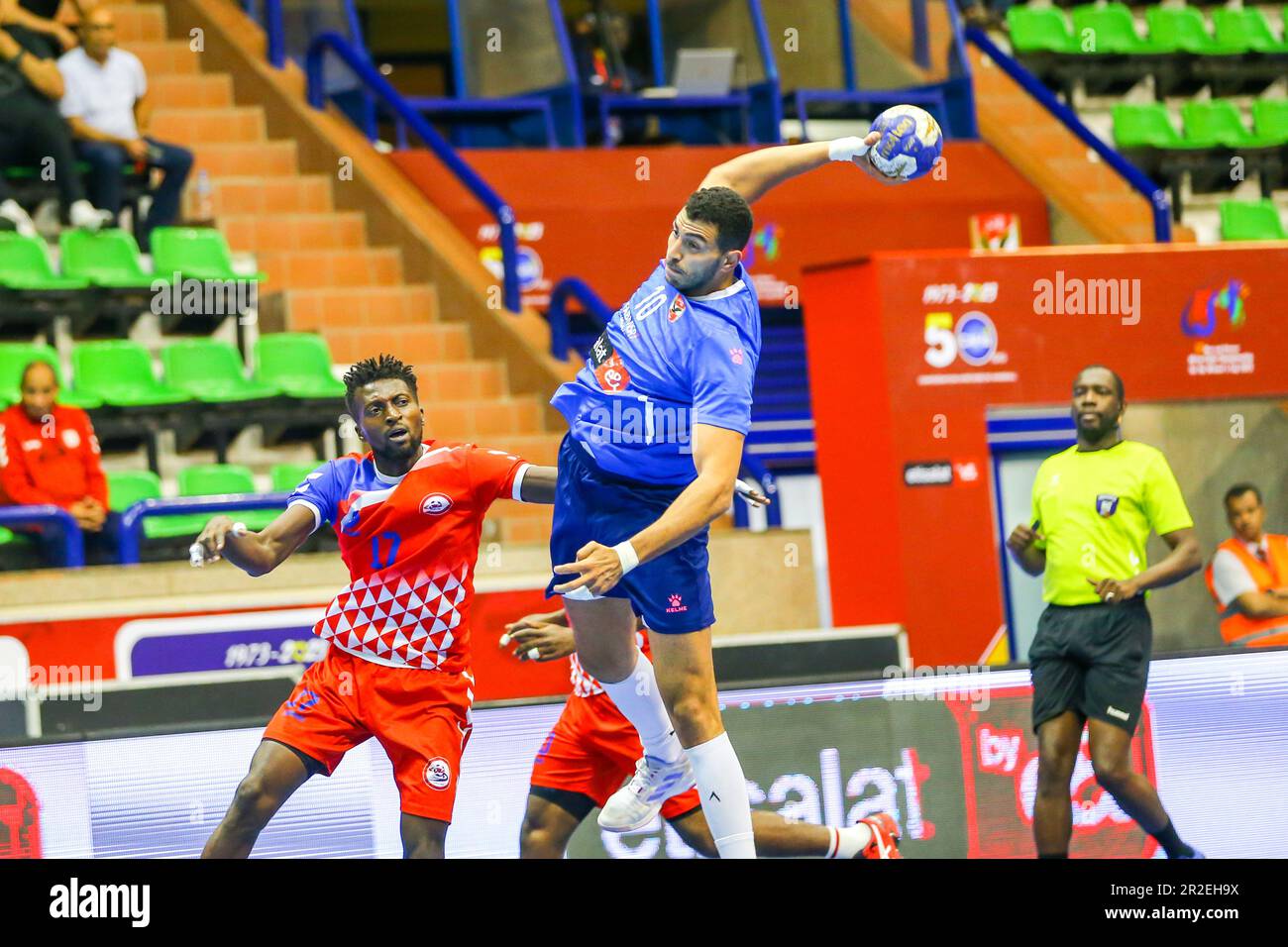 Das 2023. Spiel des afrikanischen Handballverbands der Männer zwischen Al Ahly und JSK, Kinshasa in Kairo, Ägypten. Stockfoto