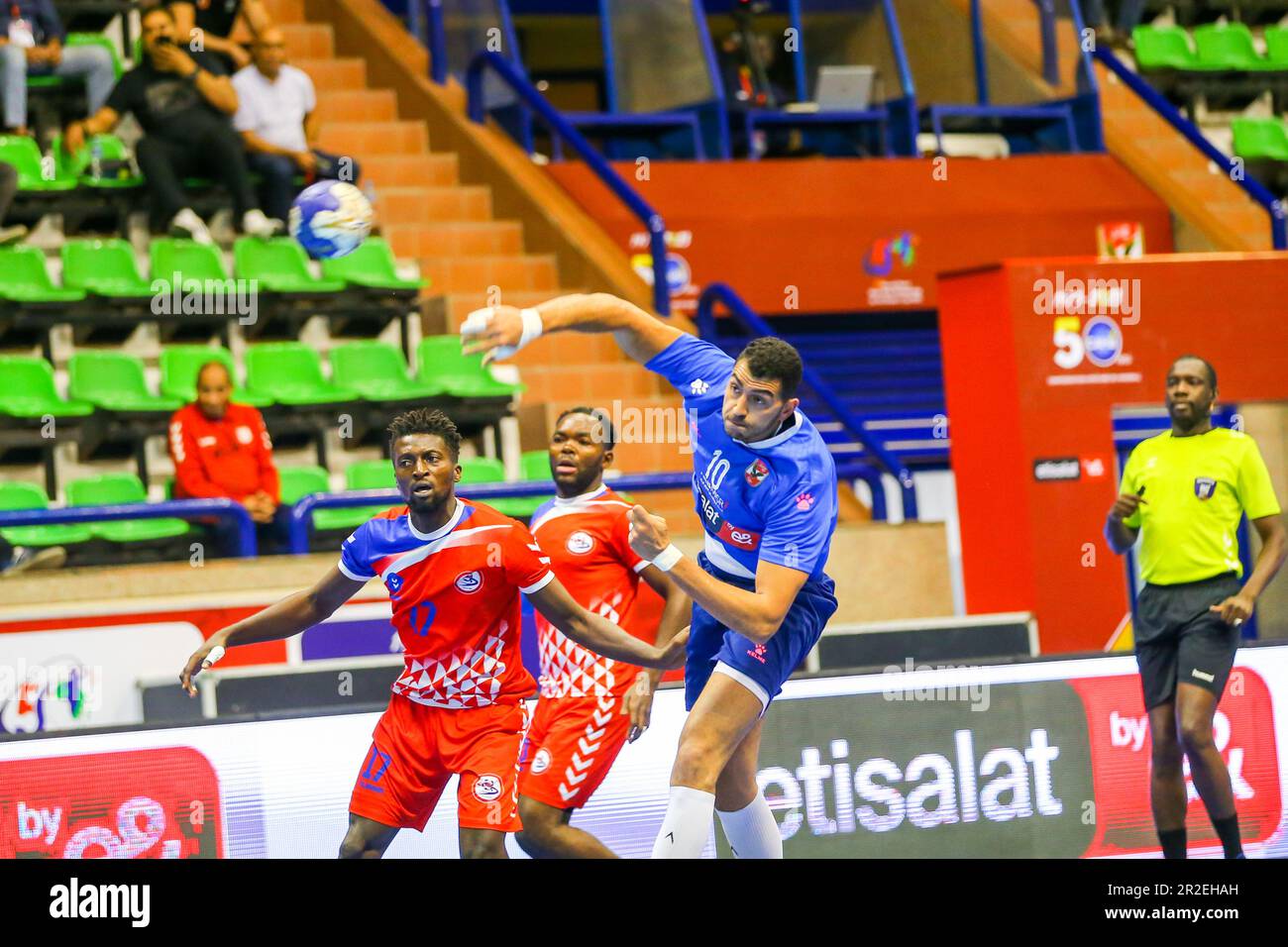 Das 2023. Spiel des afrikanischen Handballverbands der Männer zwischen Al Ahly und JSK, Kinshasa in Kairo, Ägypten. Stockfoto