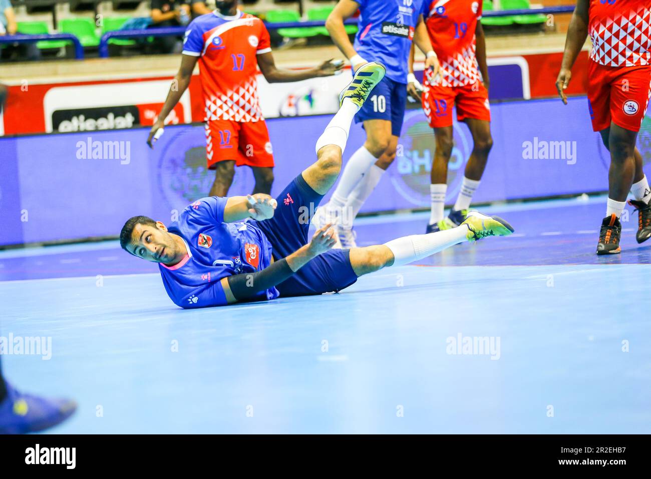 Das 2023. Spiel des afrikanischen Handballverbands der Männer zwischen Al Ahly und JSK, Kinshasa in Kairo, Ägypten. Stockfoto