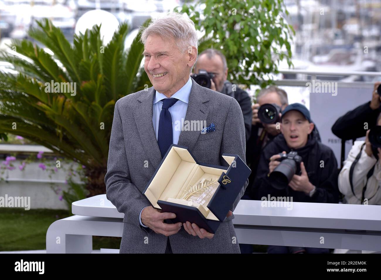 Cannes, Frankreich. 19. Mai 2023. CANNES, FRANKREICH - 19. MAI: Harrison Ford nimmt am 19. Mai 2023 im Palais des Festivals in Cannes an der Fotokonferenz „Indiana Jones and the Dial of Destiny“ Teil, die auf dem 76. Jährlichen Filmfestival in Cannes stattfindet. Kredit: dpa/Alamy Live News Stockfoto