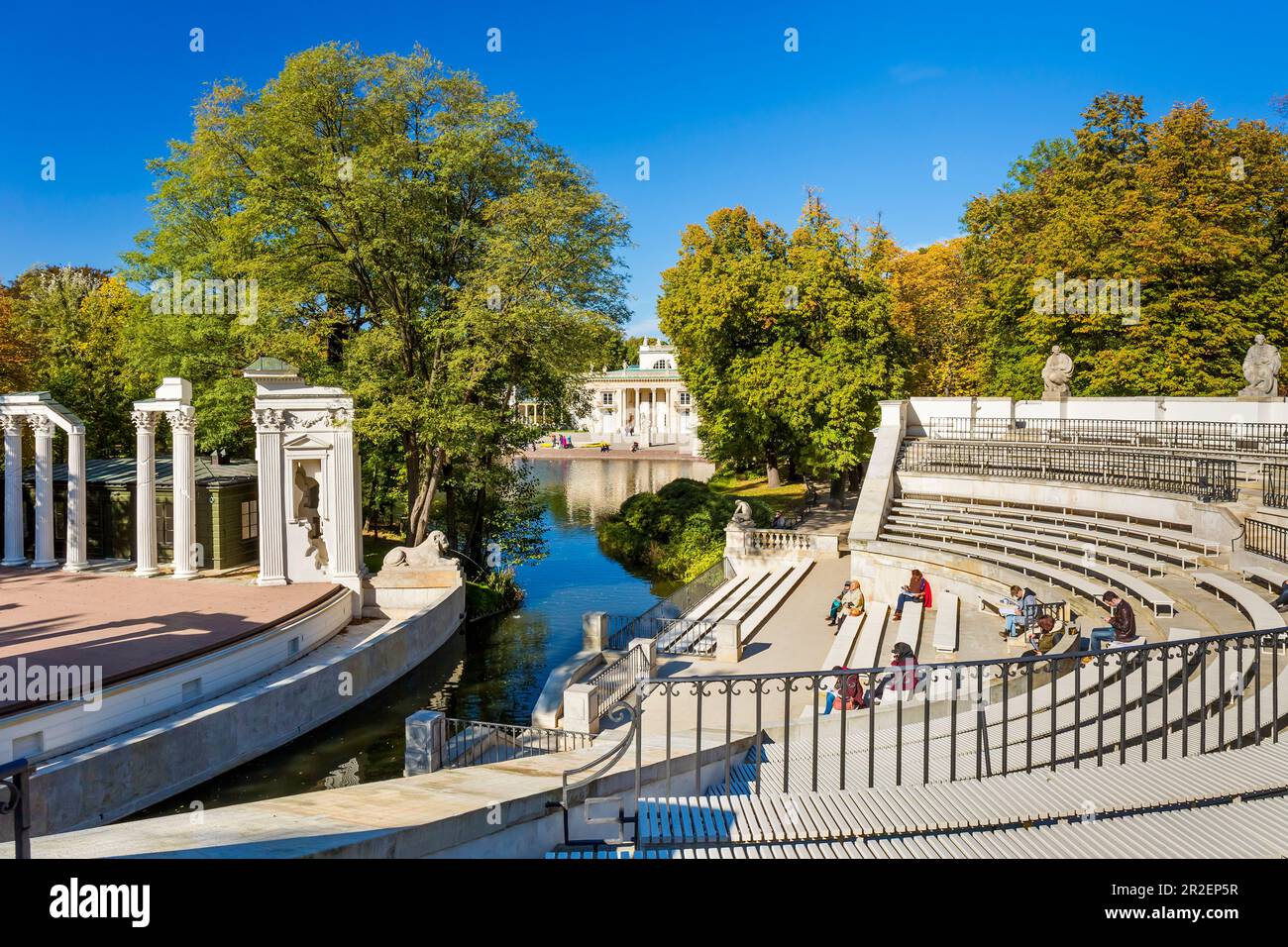 Königlicher Garten in Warschau, genannt Lazienki Krolewskie, Amphitheater, Palast auf dem Wasser, Warschau, Region Mazovia, Polen, Europa Stockfoto