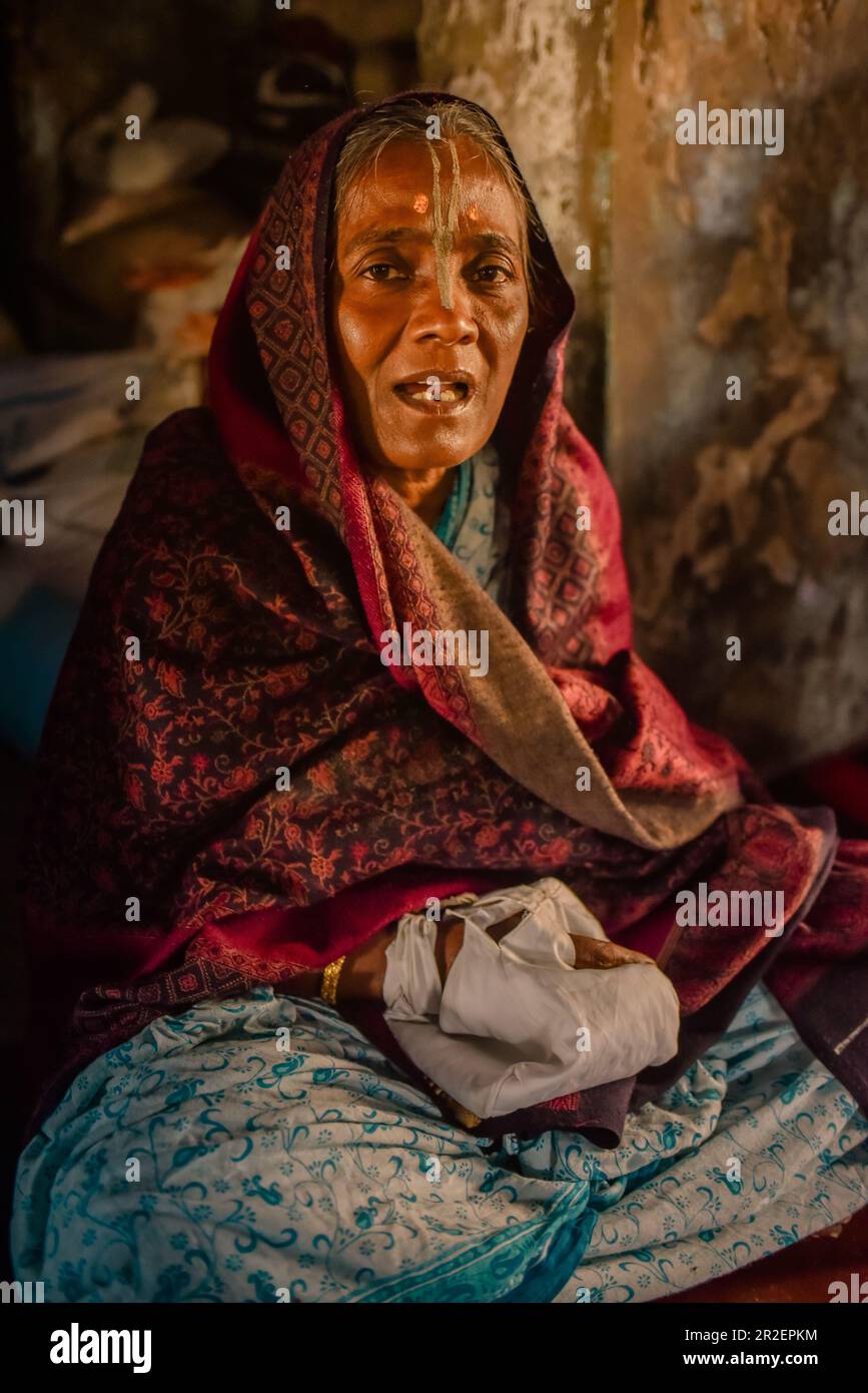 2019, Radhakund, Vrindavan, Uttar Pradesh, Indien, Die Witwe von Japa singt Stockfoto