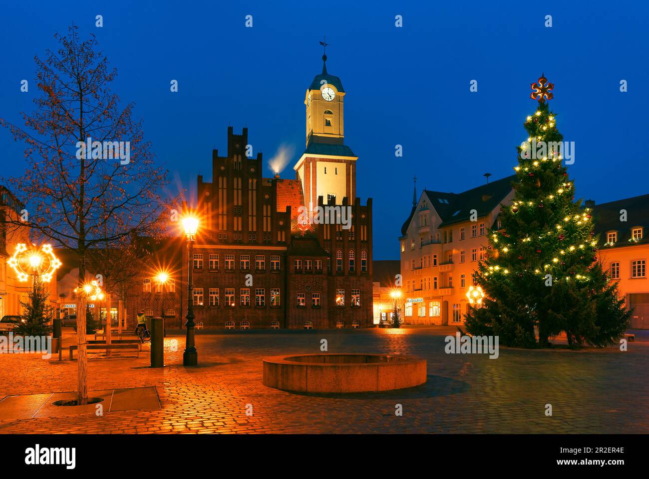 Markt mit dem Rathaus in Wittstock/Dosse, Ostprignitz-Ruppin, Brandenburg, Deutschland Stockfoto