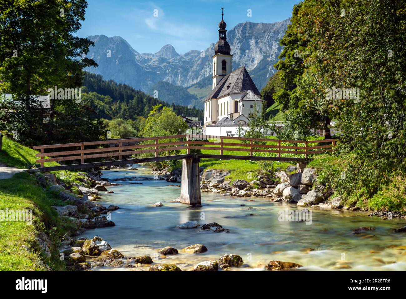 Blick vom Aussichtspunkt Malerwinkel auf die Pfarrkirche St. Sebastian und Reiter Alm, Ramsau, Berchtesgaden National Park, Berchtesgadener Land, U Stockfoto