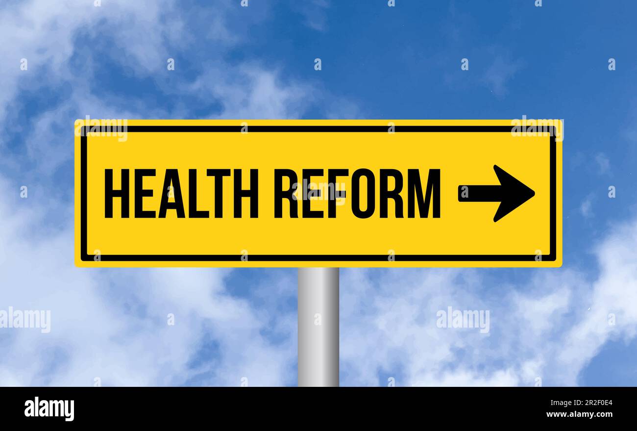 Gesundheitsreform-Straßenschild am wolkigen Himmelshintergrund Stockfoto