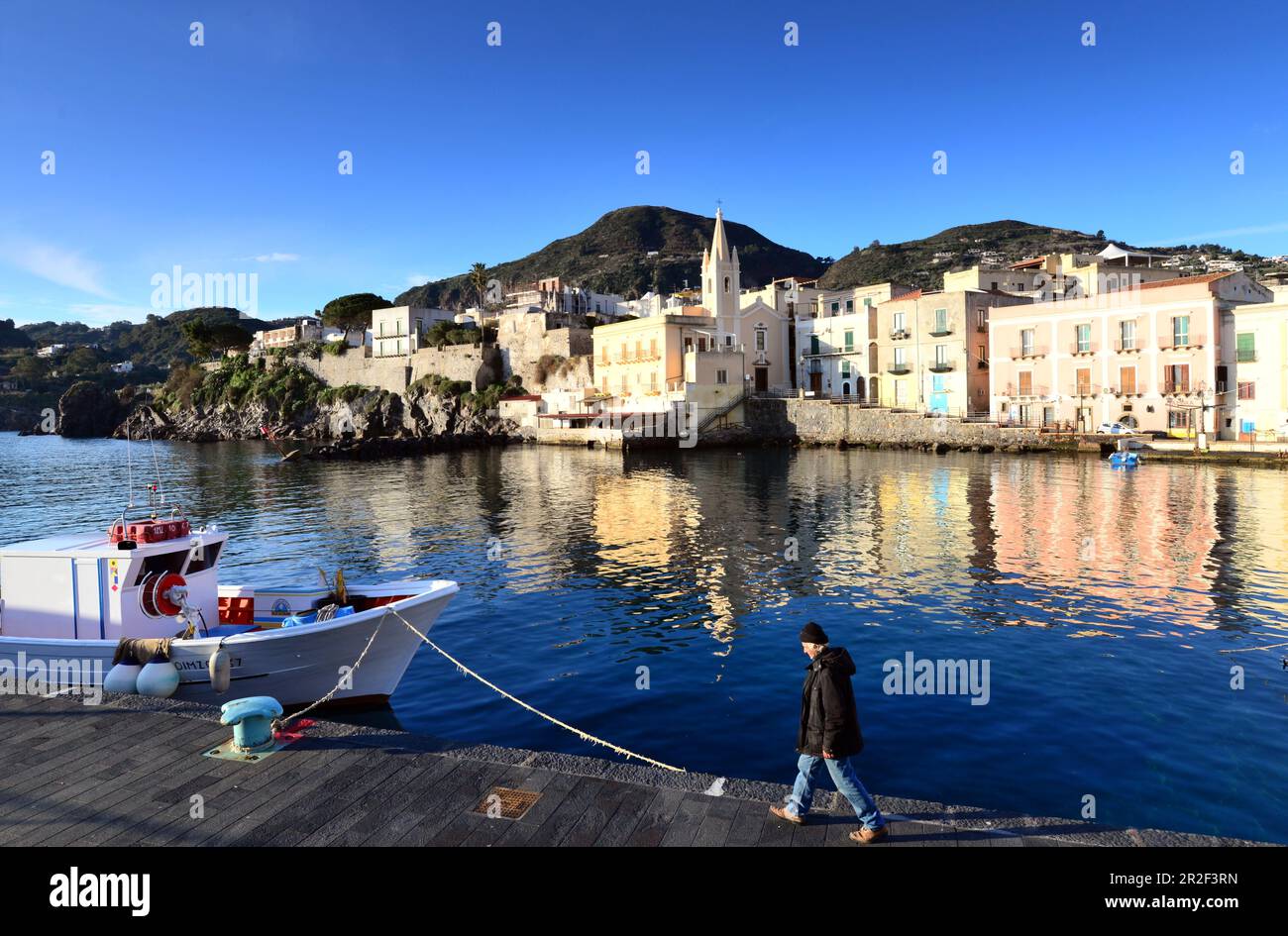 Am alten Hafen von Lipari, Äolische Inseln, Süditalien Stockfoto
