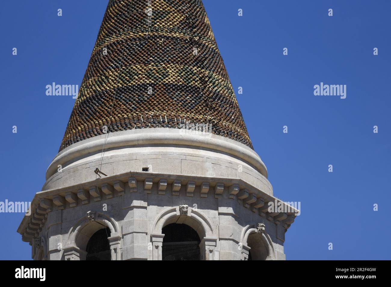 Malerischer Glockenturm mit Blick auf die barocke Basilika Cattedrale Maria SS. ma Annunziata die römisch-katholische Kathedrale von Acireale, Sizilien Italien. Stockfoto