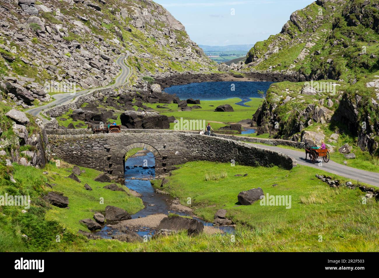 Stonebridge und Augher Lake entlang Gap of Dunloe Road, County Kerry, Irland, Europa Stockfoto