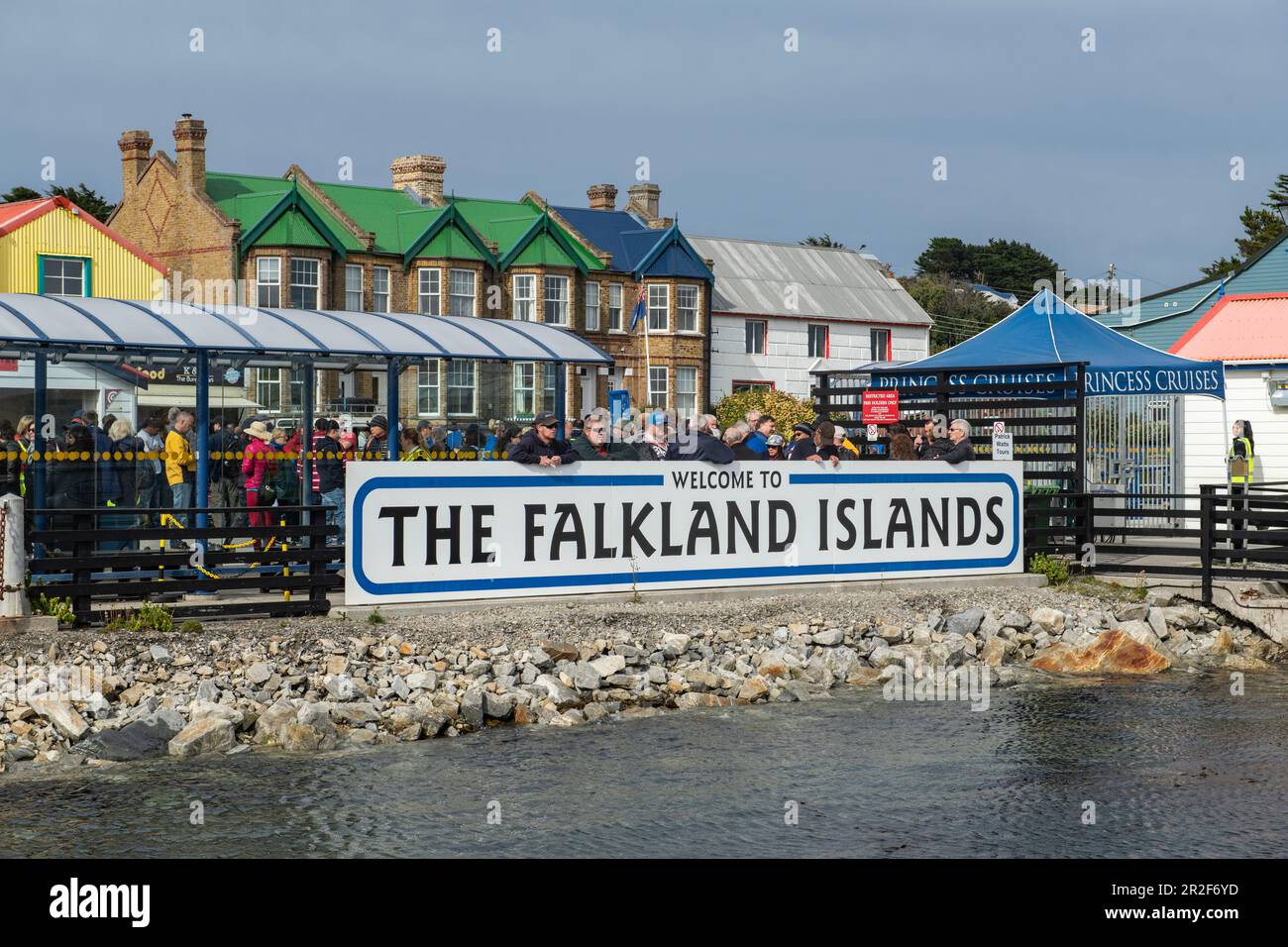 Wir nähern uns dem Zentrum von Stanley, der Hauptstadt der Falklandinseln, Stanley, Falklandinseln, British Overseas Territory Stockfoto
