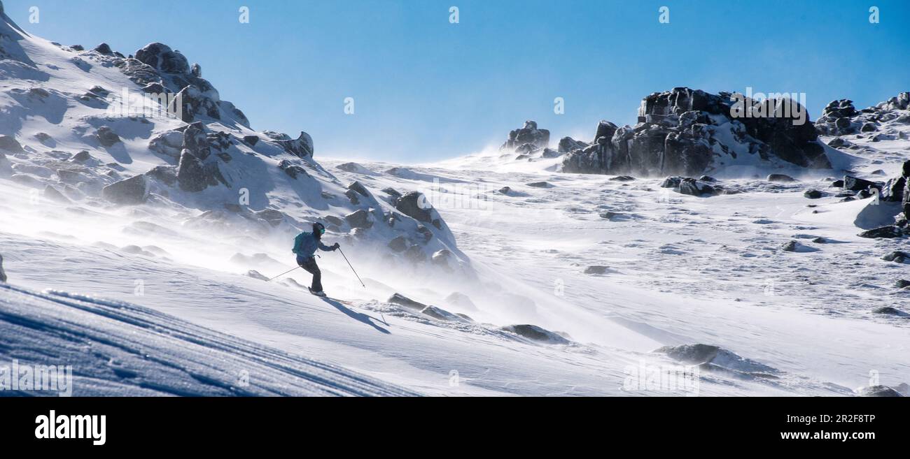 Skifahren abseits der Pisten im Skigebiet Thredbo, NSW, Australien Stockfoto