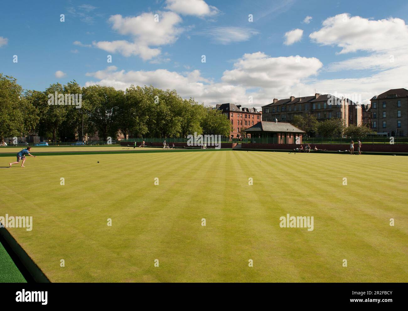 Bowling im Kelvingrove Lawn Bowling Green in Glasgow, Schottland, Großbritannien Stockfoto