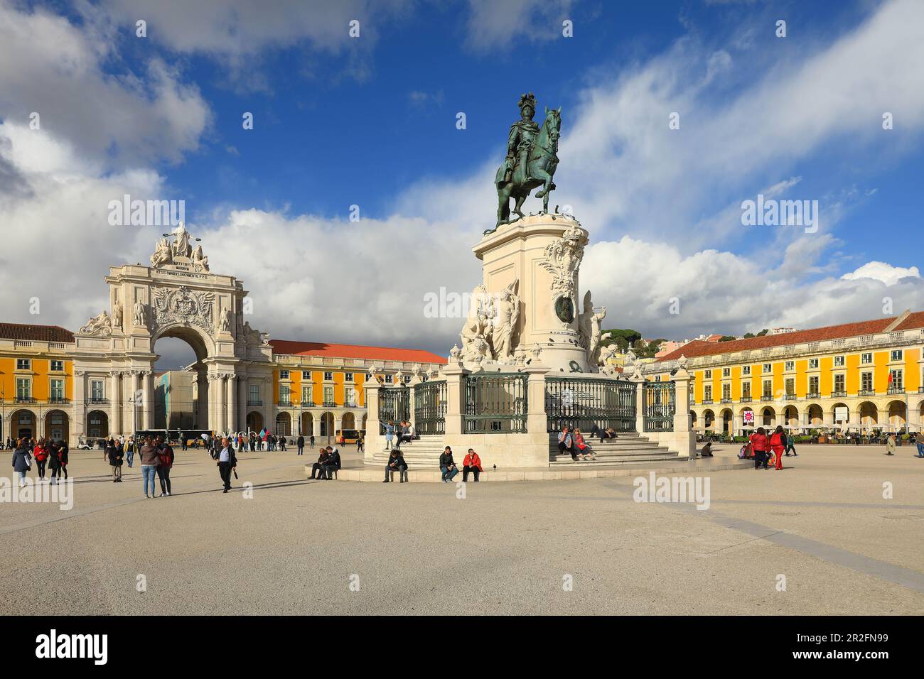 Lissabon - Portugal, 5. November 2018: Triumphbogen ( Arco da Rua Augusta ) auf dem Handelsplatz in Lissabon, Portugal. Berühmte Touristenreise im Stadtzentrum Stockfoto